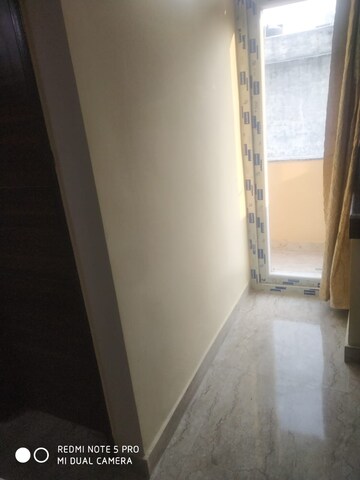 Building Lobby in 1 RK Builder Floor at SS 100, Sector 49 – for Rent