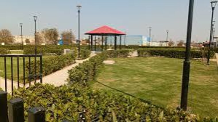 Garden, meffier-the-golden-city 3.5 Bedroom 1650 Sq.Ft. Builder Floor In Manesar Sector 9 Gurgaon 8561708