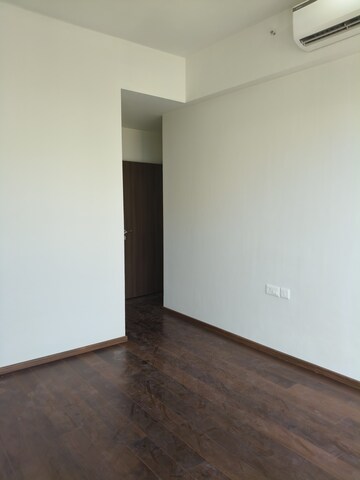 Master Bedroom in 2 BHK Apartment at Piramal Aranya, Byculla – for Rent