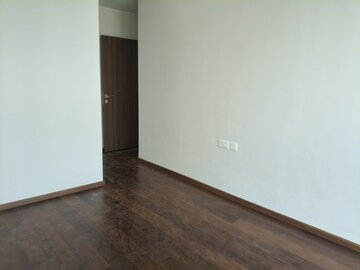 Master Bedroom in 2 BHK Apartment at Piramal Aranya, Byculla – for Rent
