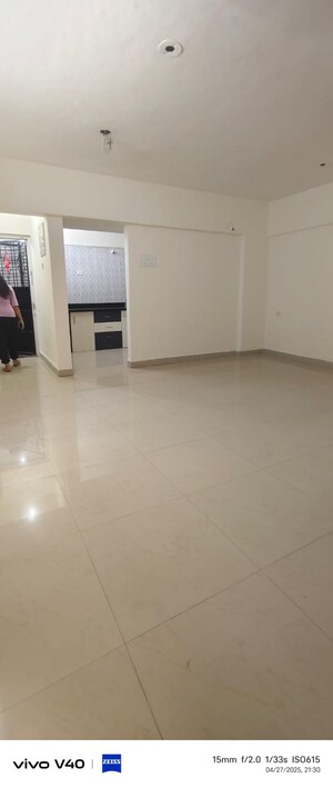 Room in 3 BHK Apartment at Karia Konark Campus, Viman Nagar – for Sale