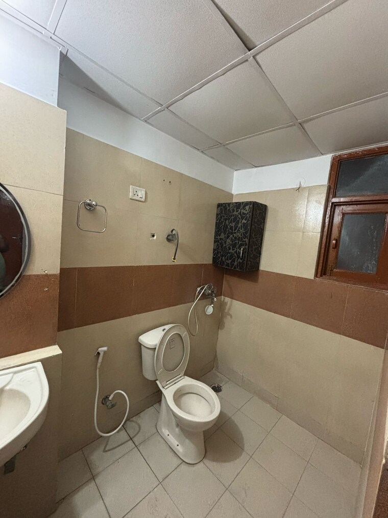 Bathroom, himalaya-tanishq 3 Bedroom 1220 Sq.Ft. Apartment In Raj Nagar Extension Ghaziabad 8561775