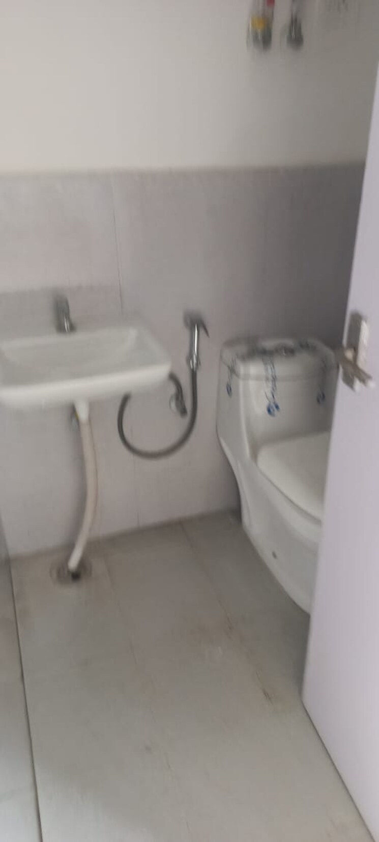 Bathroom, suncity-avenue-76 2 Bedroom 682 Sq.Ft. Apartment In Sector 76 Gurgaon 8561810