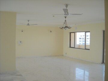 Living Room in 5 BHK Penthouse at Unitech The World Spa, Sector 30 – for Rent
