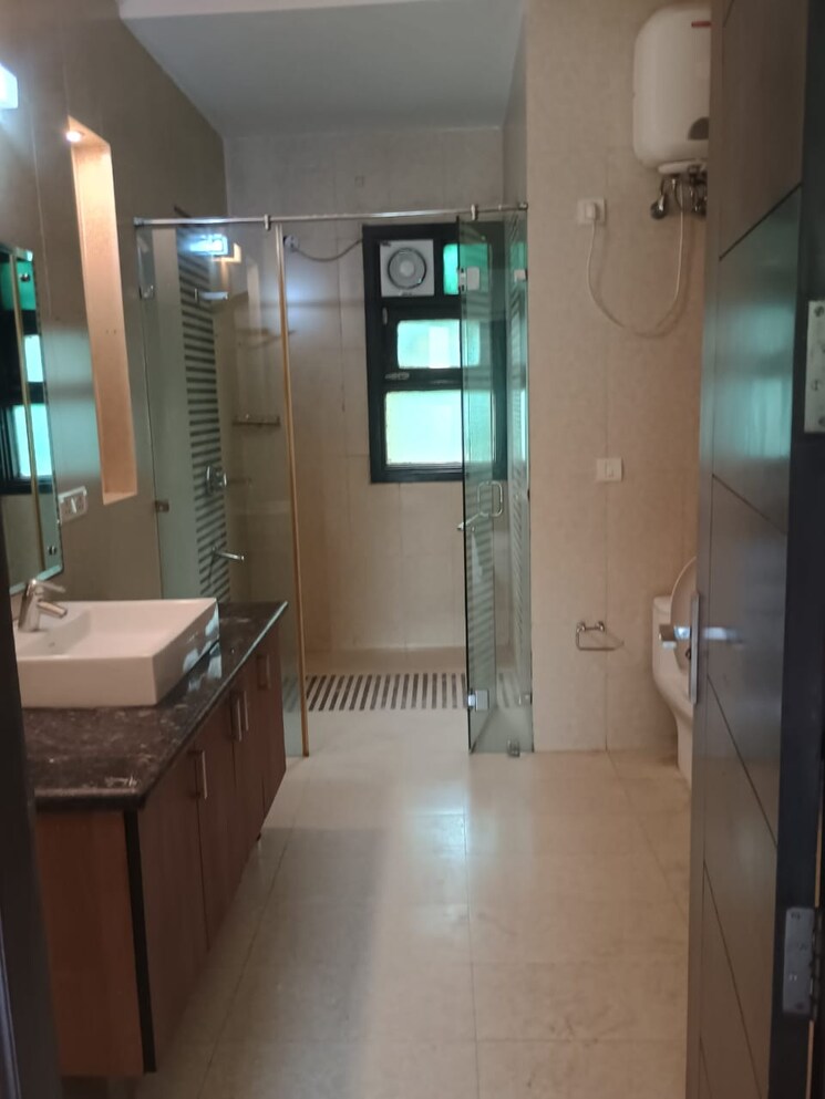 Bathroom, unitech-espace-nirvana-country 5 Bedroom 4076 Sq.Ft. Villa In Sector 50 Gurgaon 8561886