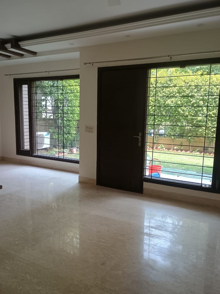 Living Room, unitech-espace-nirvana-country 5 Bedroom 4076 Sq.Ft. Villa In Sector 50 Gurgaon 8561886