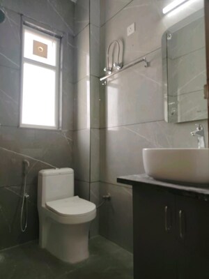 Bathroom in 5 BHK Villa at Itc Silverglades Laburnum, Sector 28 – for Sale