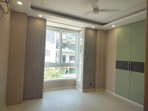 Room in 4 BHK Apartment at DLF Trinity Towers, Dlf Phase V – for Sale