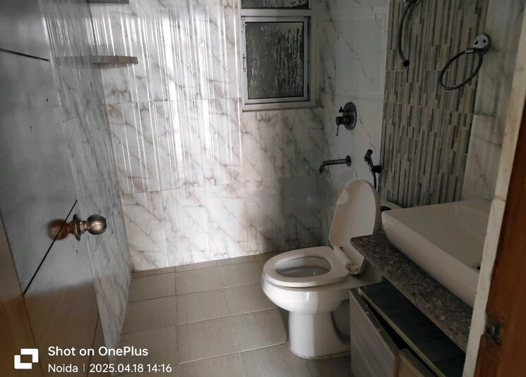 Bathroom, amrapali-silicon-city 2 Bedroom 1180 Sq.Ft. Apartment In Sector 76 Noida 8562029