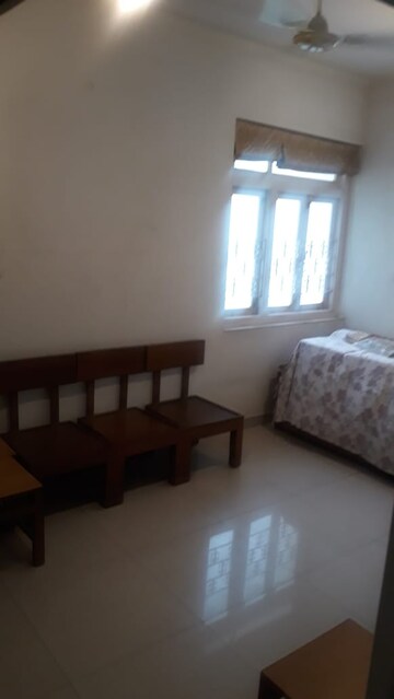 1 RK Apartment For Sale in Colaba
