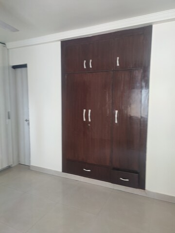 Furnished Amenities in 4 BHK Apartment at Royal Residency Gurgaon, Sector 45 – for Rent