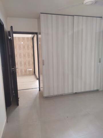 Room in 4 BHK Apartment at Royal Residency Gurgaon, Sector 45 – for Rent