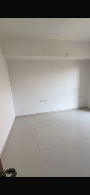 Room in 2 BHK Apartment at Runwal Nirvana, Parel – for Rent