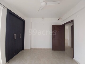 Room in 2 BHK Apartment at BPTP Discovery Park, Sector 80 – for Rent