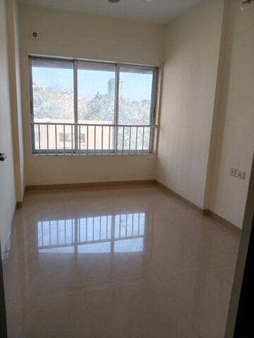 Room in 2.5 BHK Apartment at Gundecha Symphony, Andheri West – for Rent