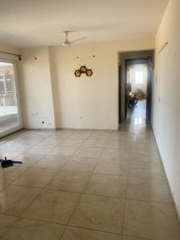 Room in 3 BHK Apartment at BPTP Discovery Park, Sector 80 – for Rent