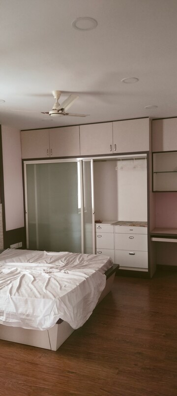 Bedroom in 4 BHK Apartment at C-Scheme – for Rent