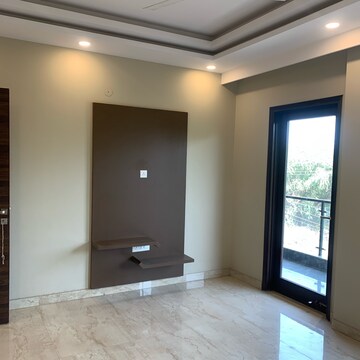 Room in 4 BHK Builder Floor at Ansal API Esencia, Sector 67 – for Sale