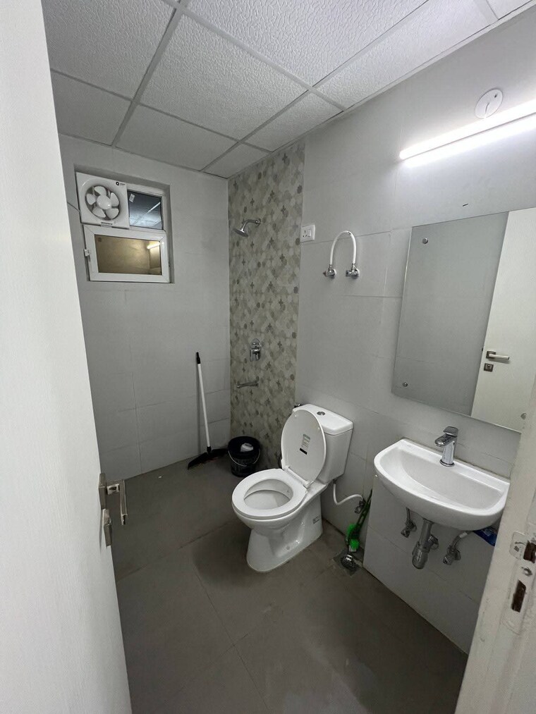 Bathroom, smart-world-gems 3 Bedroom 1423 Sq.Ft. Apartment In Sector 89 Gurgaon 8562248