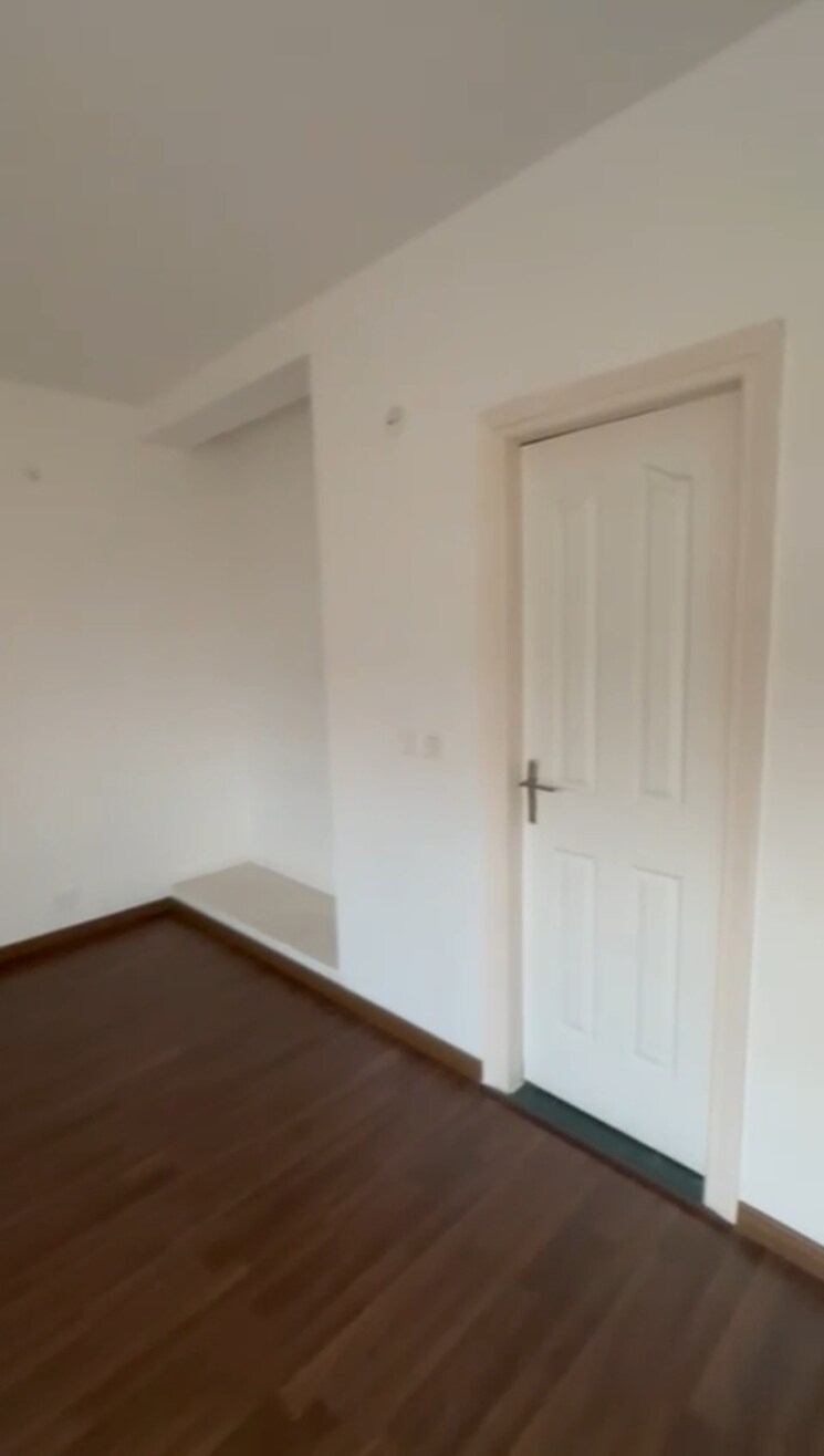 Room, puri-vip-floors 3 Bedroom 2700 Sq.Ft. Apartment In Sector 81 Faridabad 8562280