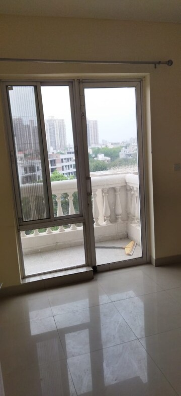 Room in 2 BHK Apartment at DLF Regency Park I, Dlf Phase iv – for Rent