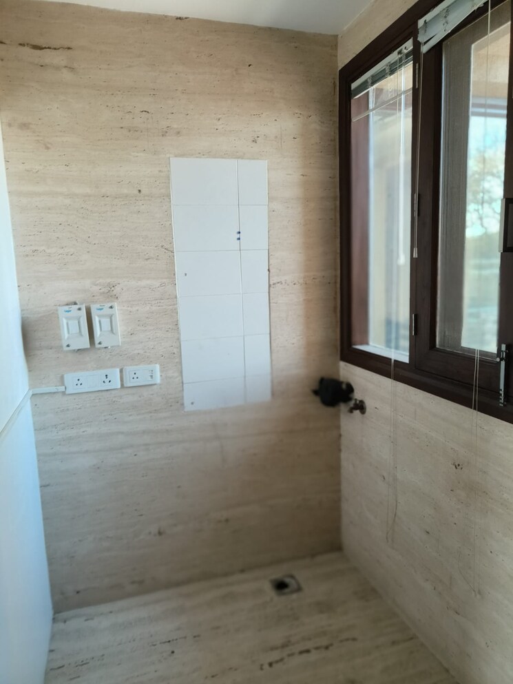 Bathroom, florence-nightingale-lane 4 Bedroom 3000 Sq.Ft. Apartment In Green Park Delhi 8562412
