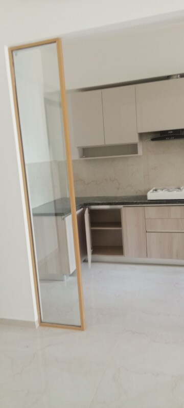 Furnished Amenities in 3.5 BHK Apartment at Smart World Orchard, Sector 61 – for Rent