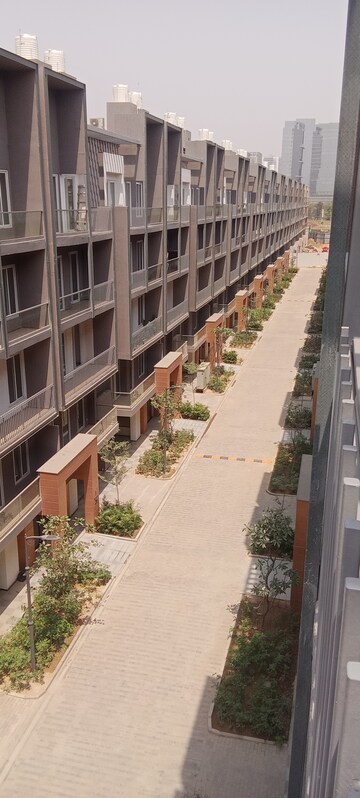 Balcony in 3.5 BHK Apartment at Smart World Orchard, Sector 61 – for Rent