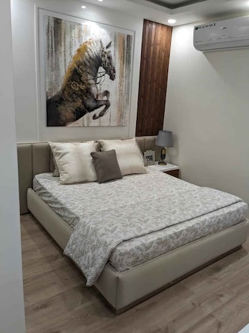 Bedroom in 3 BHK Builder Floor at DLF Atria, Dlf Phase ii – for Rent