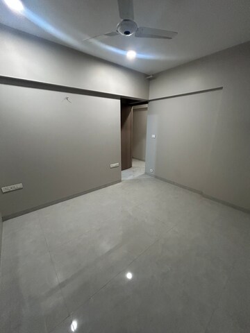 Room in 3 BHK Apartment at Ghatkopar East – for Rent