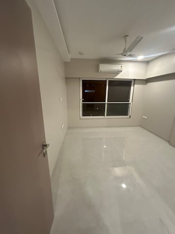 Room in 3 BHK Apartment at Ghatkopar East – for Rent