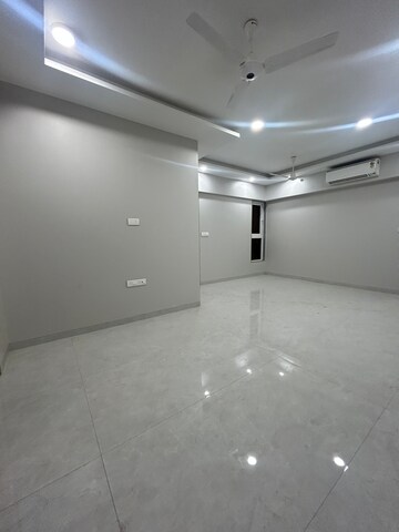 Room in 3 BHK Apartment at Ghatkopar East – for Rent