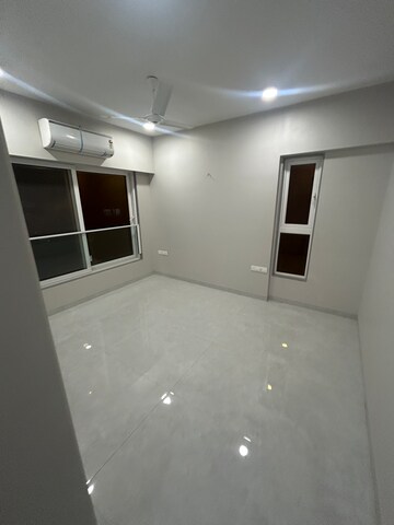 Bedroom in 3 BHK Apartment at Ghatkopar East – for Rent