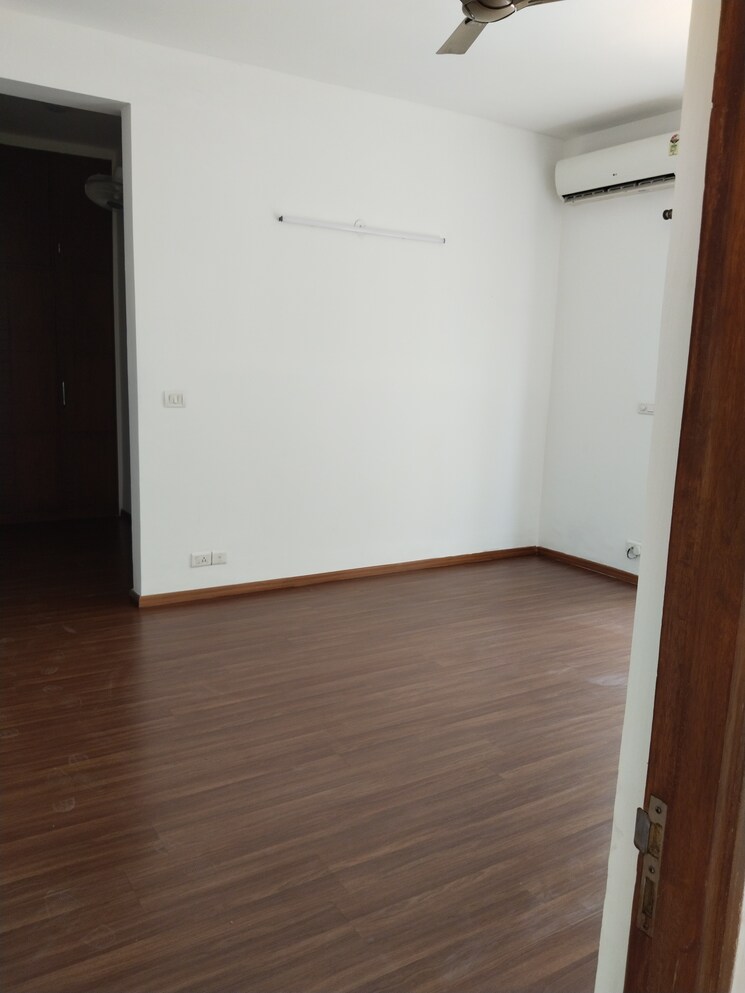 Room, vatika-signature-villas 3.5 Bedroom 240 Sq.Yd. Villa In Sector 82 Gurgaon 8562593