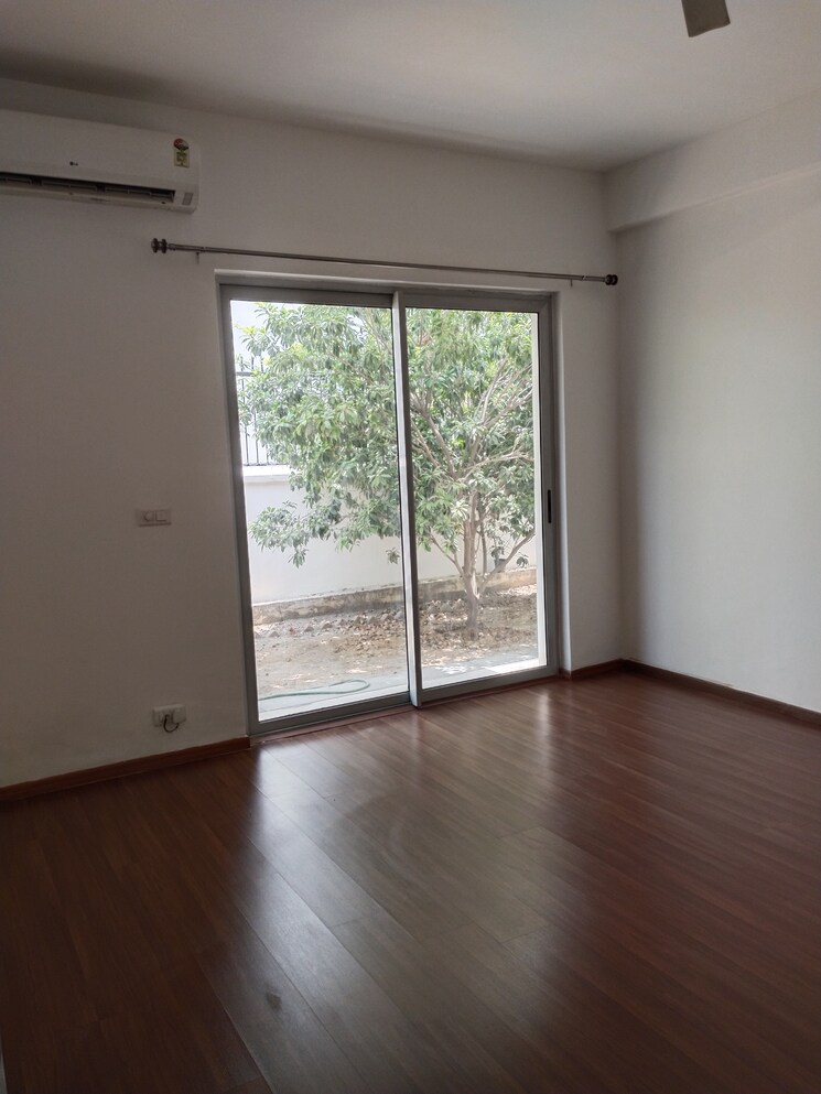 Room, vatika-signature-villas 3.5 Bedroom 240 Sq.Yd. Villa In Sector 82 Gurgaon 8562593