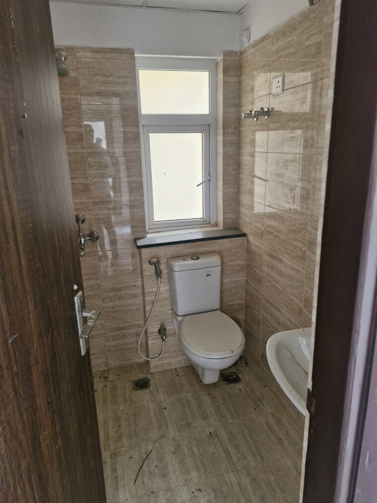 Attached Bathroom, sector 80 3 Bedroom 1550 Sq.Ft. Apartment In Sector 80 Faridabad 8562606