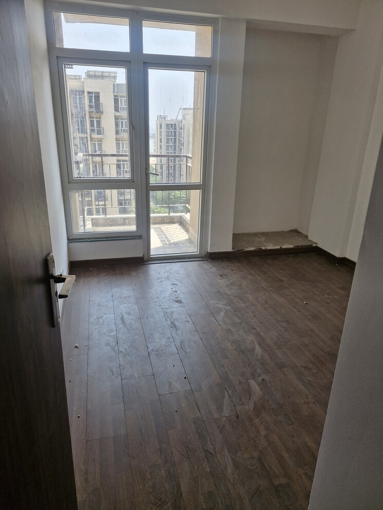 Room, sector 80 3 Bedroom 1550 Sq.Ft. Apartment In Sector 80 Faridabad 8562606