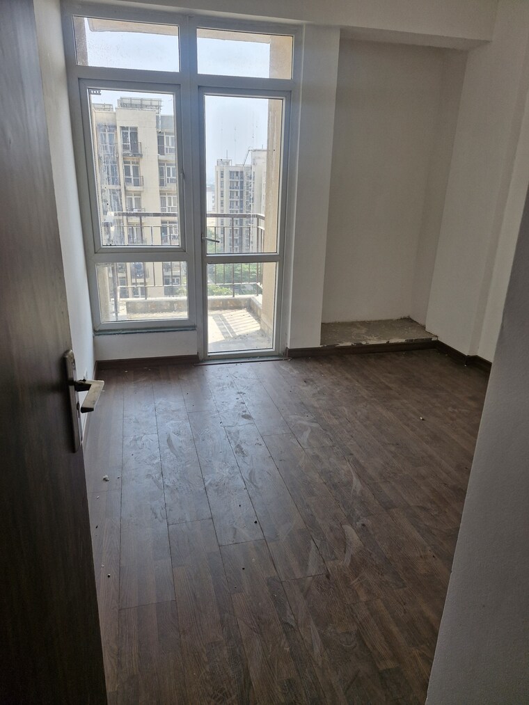 Room, sector 80 3 Bedroom 1550 Sq.Ft. Apartment In Sector 80 Faridabad 8562606