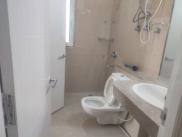2 BHK Apartment For Rent in Emaar Emerald Estate, Sector 65