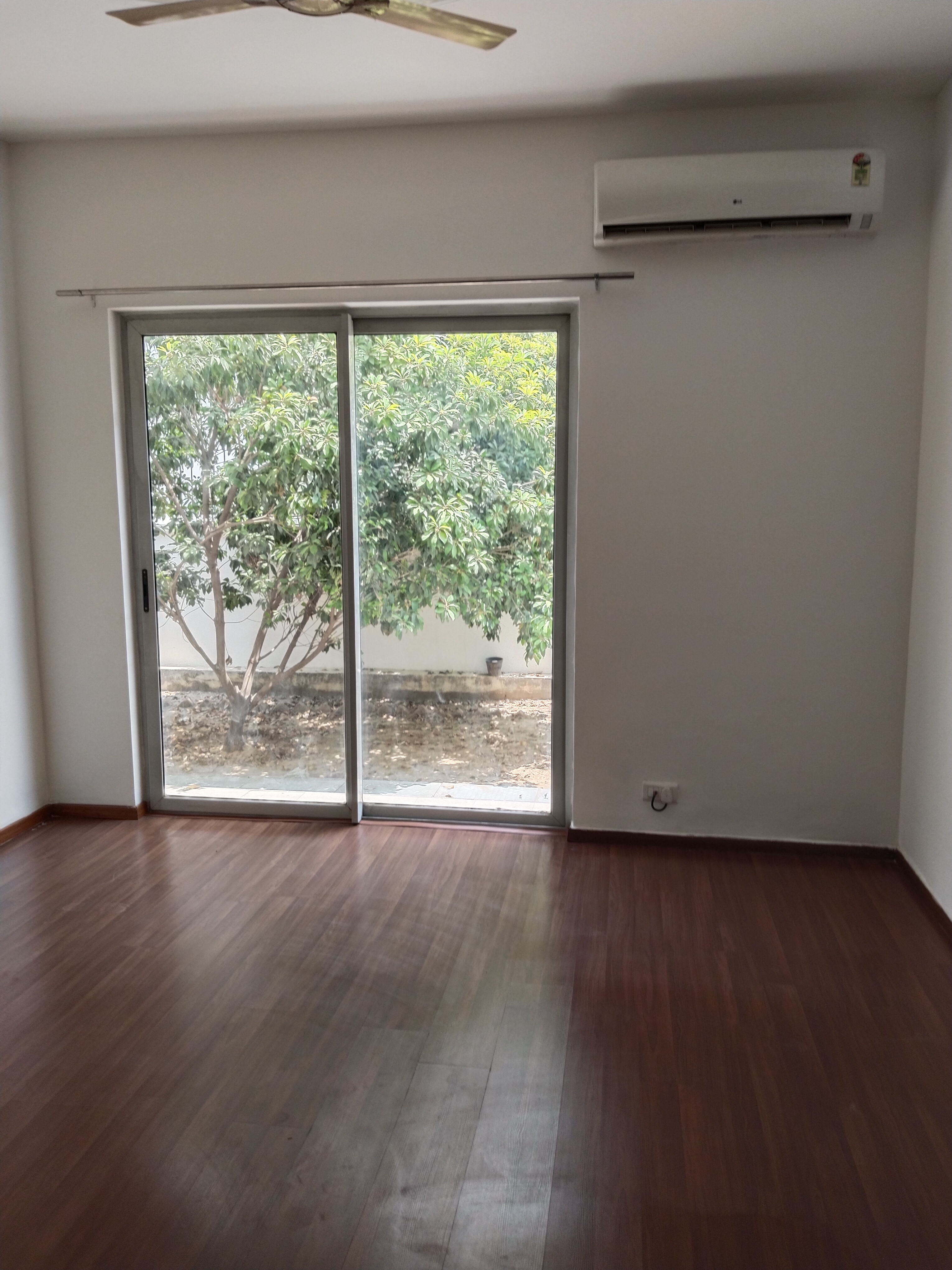 4 BHK + Pooja Room,Servant Room,Study Room 360 Sq.Yd. Villa in Vatika Signature Villas