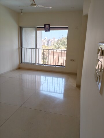 Room in 2.5 BHK Apartment at Gundecha Symphony, Andheri West – for Rent