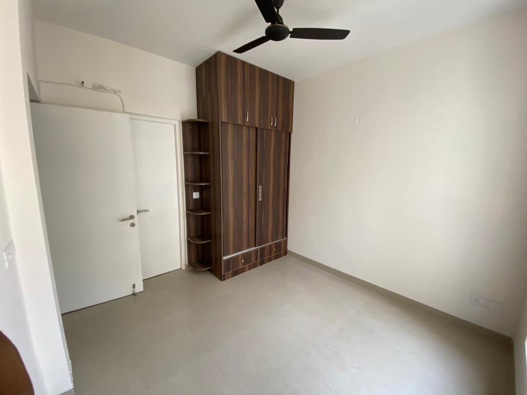 3.5 BHK + Servant Room Apartment For Rent in Emaar Emerald Estate
