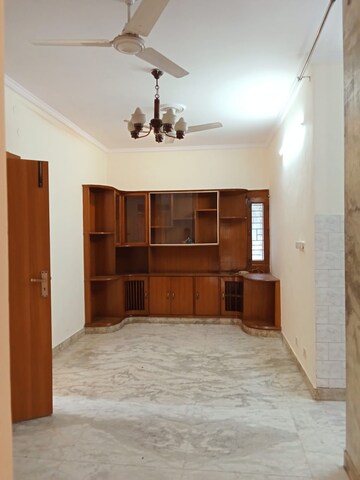 Room in 3 BHK Apartment at Vasant Kunj – for Rent