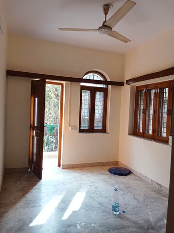 Room in 3 BHK Apartment at Vasant Kunj – for Rent