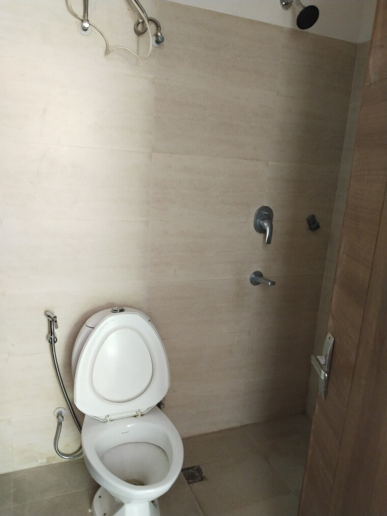 Bathroom, vatika-signature-villas 4 Bedroom 360 Sq.Yd. Villa In Sector 82 Gurgaon 8562636