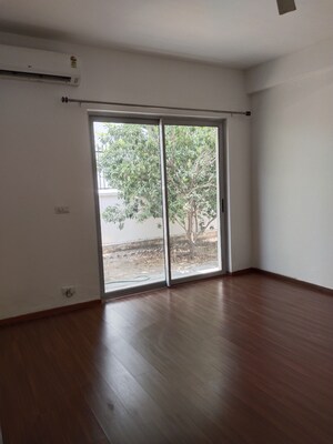 Room in 4 BHK Villa at Vatika Signature Villas, Sector 82 – for Sale