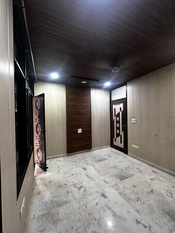 Room in 1 BHK Builder Floor at Paryavaran Complex – for Rent