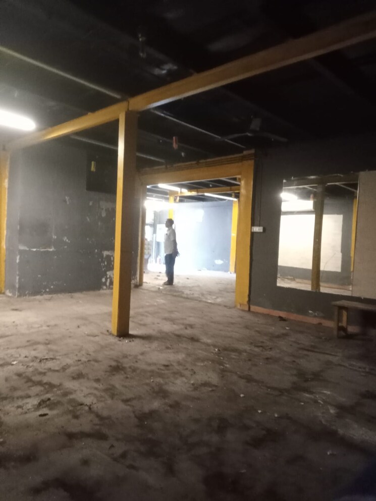 Room, ghatkopar west Commercial Warehouse 3200 Sq.Ft. In Ghatkopar West Mumbai 8562701