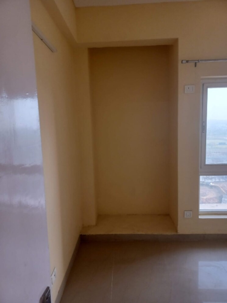 Room, sidhartha-ncr-one 2 Bedroom 1000 Sq.Ft. Apartment In Sector 95 Gurgaon 8562759