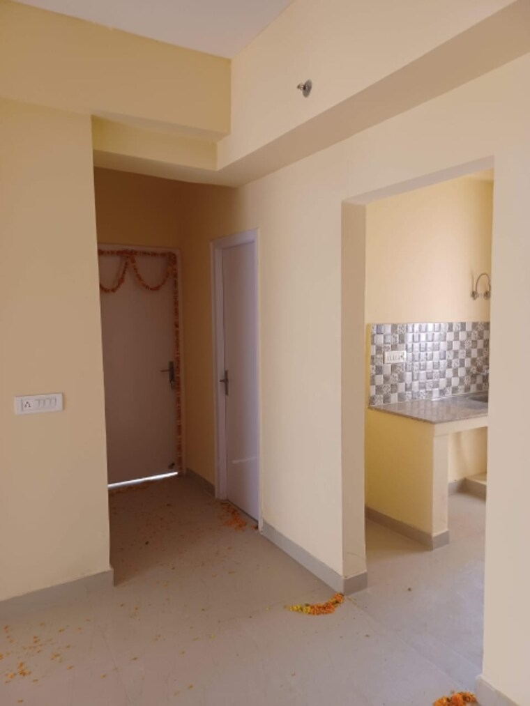 Room, sidhartha-ncr-one 2 Bedroom 1000 Sq.Ft. Apartment In Sector 95 Gurgaon 8562759